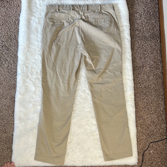 GapFlex Essential Khakis in Slim Fit with Washwell - Picture 4 of 7